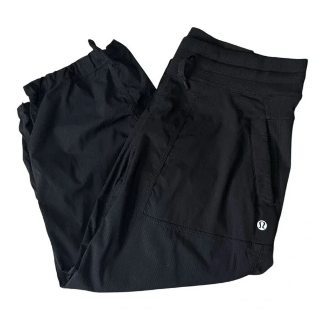 Lululemon Women's Dance Studio Crop Black Pant Size 8 - Picture 4 of 4
